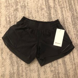NWT Lululemon Hotty Hot Low Rise Shorts 4” Lined